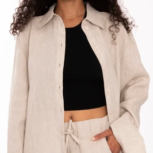 Linneskjorta A-DSGN - Linneskjorta från A-DSGN. Strl M. Använd 1 gång. Nypris 899:-. Säljer för 300kr eller bud. 💕