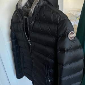 Säljer min colmar jacka då jag köpt en ny. Jackan är använd förra vintern men ser ny ut, köparen står för frakten! 