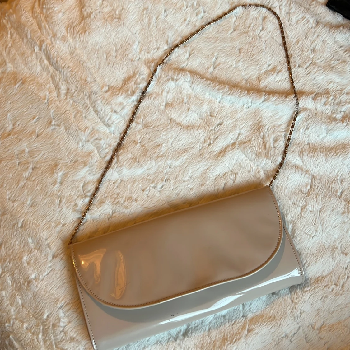 fin glansig kuvertväska  - 90