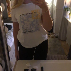 T-shirt - T-shirt från vero moda! Köparen står för frakten💛