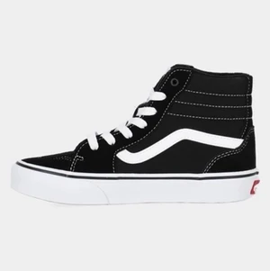 Skor - FÖRST TILL KVARN! Säljer mina vans som inte kommer till användning längre.