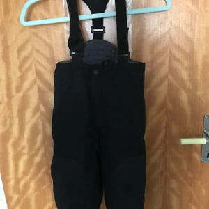 Vinter byxor  - It’s a very nice winter trouser for kids. Still in good shape. 