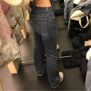 Säljer ändats vid bra bud! Ett par lee jeans som inte kommer lika mycket till användning längre (lånad bild)