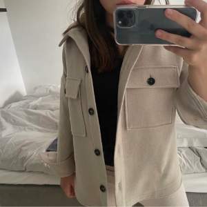 En jätte fin beige jacka från zara❤️