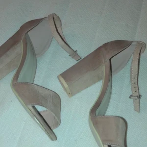 Beige rosa   - Super snygga från NLY shoes Perfekta för fester eller andra bra tillfällen!