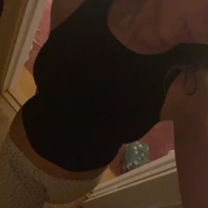 Zara topp - Säljer min jätte coola zara topp som jag tyvär aldrig fått användning av !💞😒