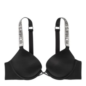 Victoria secret bh - Säljer en Victoria secret bh som är använd ett par fåtal gånger, den är i storlek 36b med push up :) köpte för 1000 men säljer för 800💓