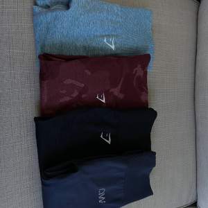 Säljer gymshark tights, blåa och gråa stolek xs, röd och svart storlek S. Väldigt fint skick