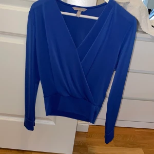 Fin tröja, blå, höst, sommar, vinter  - Aldrig använt denna, storlek Xs från hm 