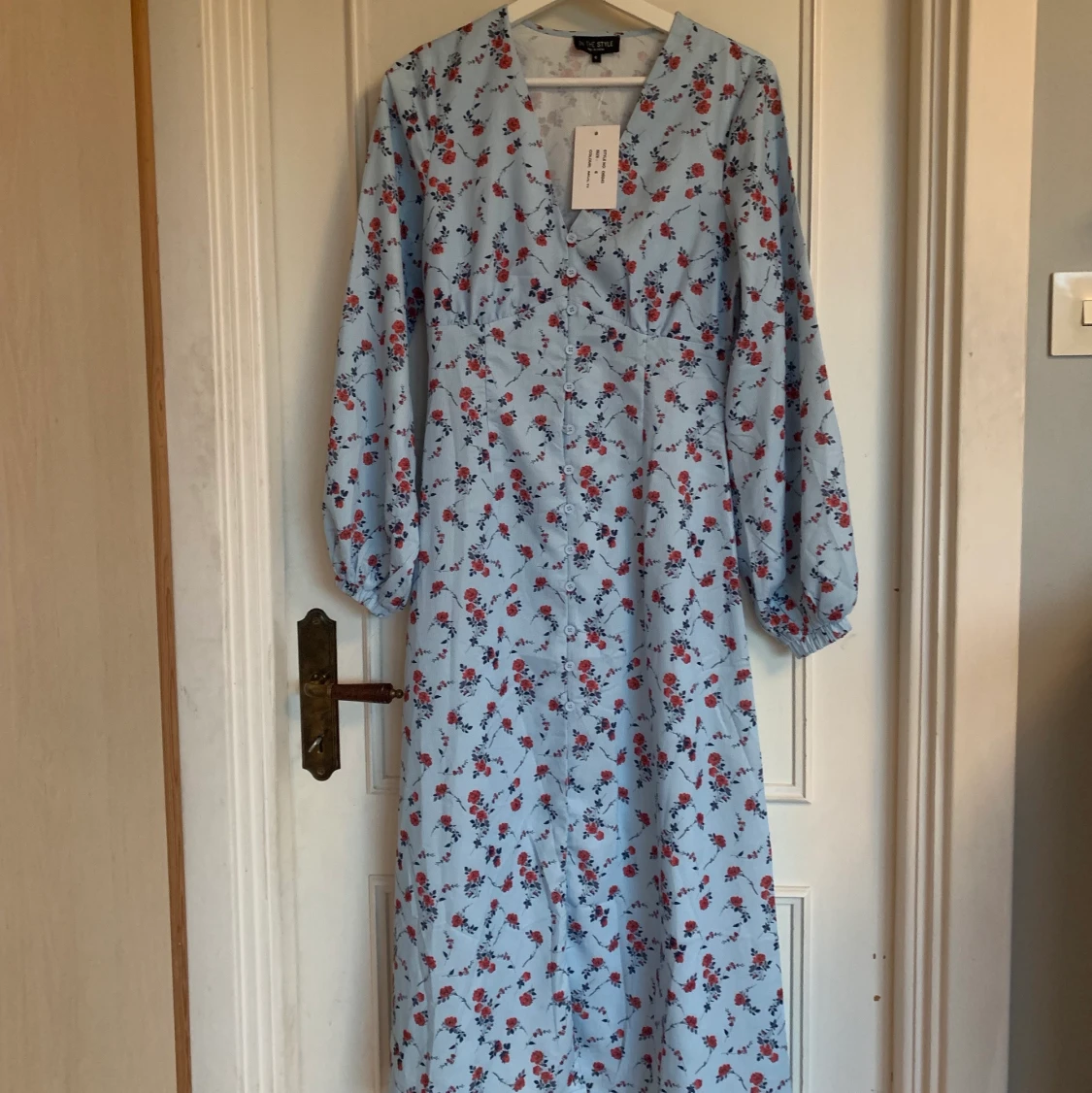 Asos blommig midiklänning - 90