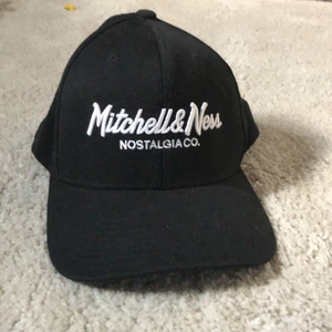 Mitchell & ness  - Säljer min Mitchell & ness keps använd 1-2 gånger 