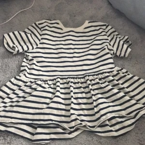 Tröja från zara  - Säljer denna tröja från zara då jag inte använder den och är lite stor på mig 