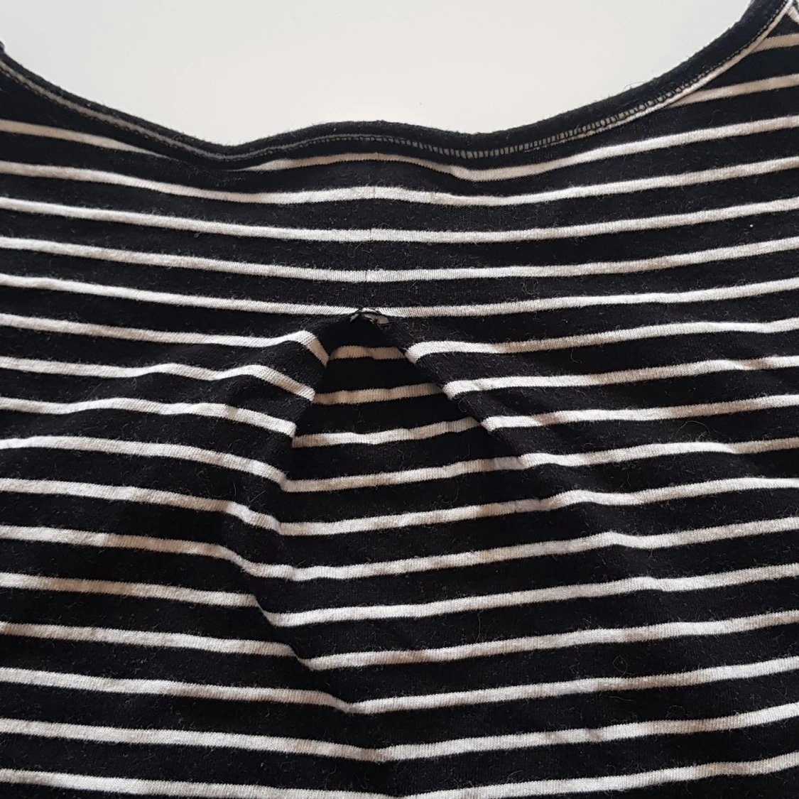 Svart och vitrandig tröja - 91