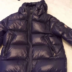 Moncler jacka - Väldigt bra å skick, moncler st 3 (L)