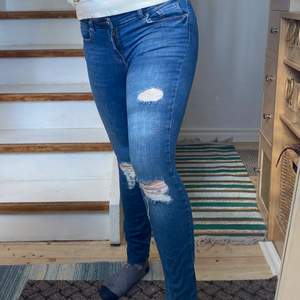 Jeans från Gina Tricot stl 38. Använda endast vid ett tillfälle så som nya.