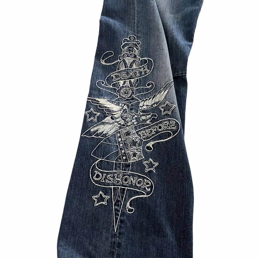 Feta Ed hardy jeans med skönt tryck på i strlk 32/33. Kom dm för frågor #staytrue. Jeans & Byxor.