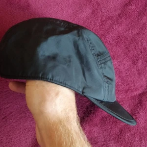 Cykelkeps från weekday - En snabb svart all size keps med en väldigt liten skärm, knappt använd. Går under namnet Slick Cap! 