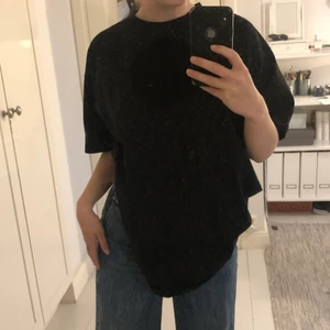 NAKD T-shirt - Over size t-shirt från NAKD. Har fortfarande prislapp och aldrig använd, bara testad. Nypris 335kr. Köparen står för frakt!