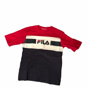Fila Tshirt - Vintage Fila tshirt i storlek XS