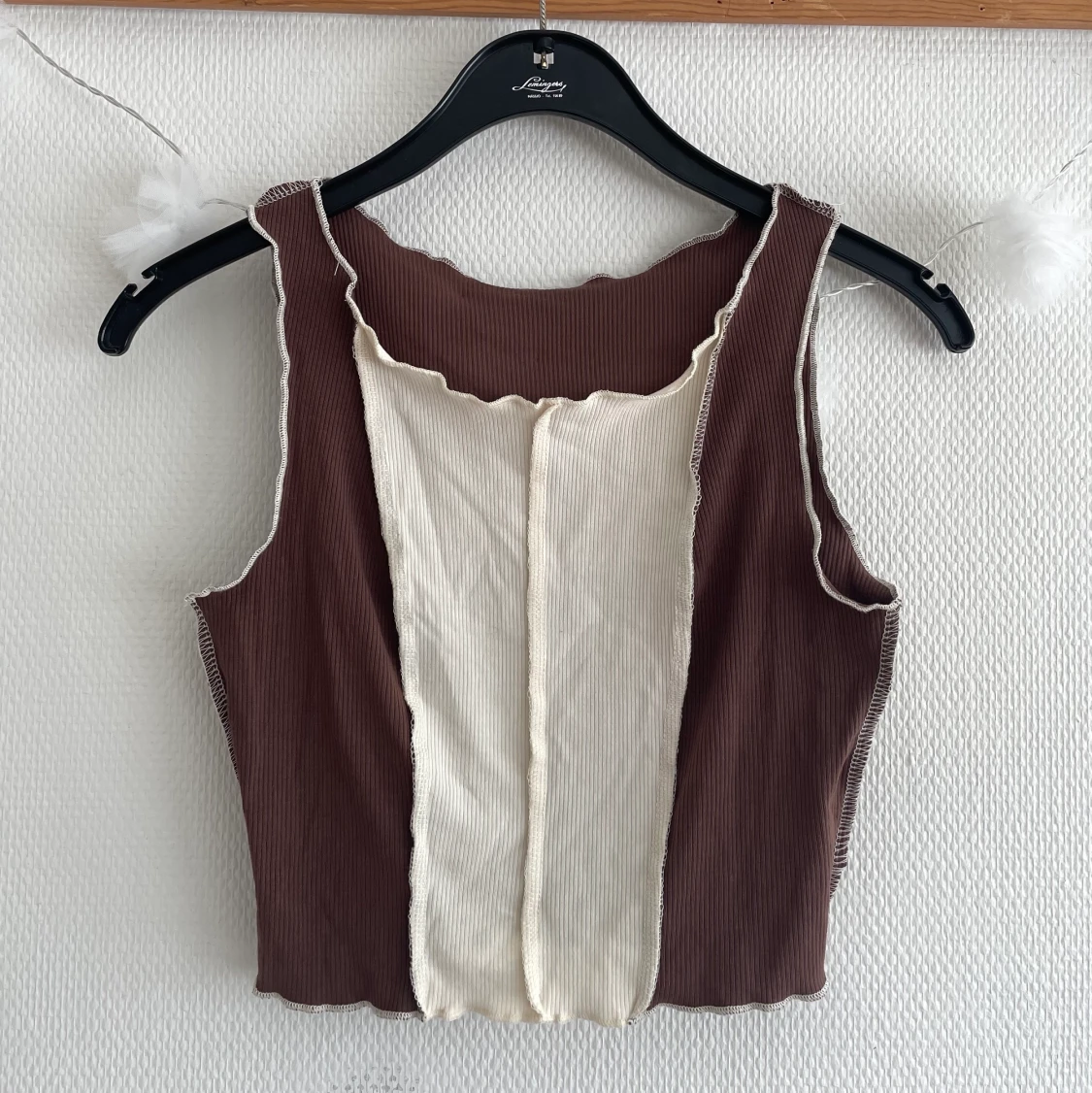 Brunt/vitt Linne i modern stil