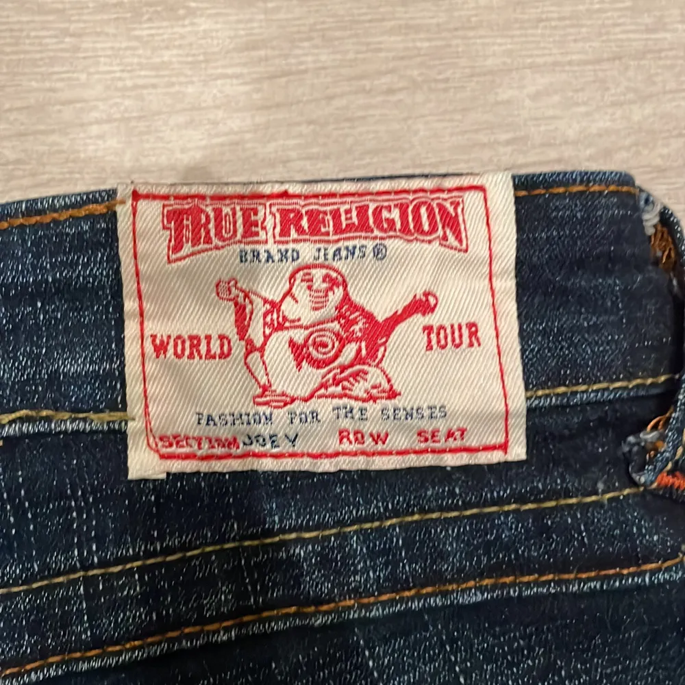 Säljer mina true religion jeans eftersom jag ej använder de! De är köpta här på plick . Jeans & Byxor.