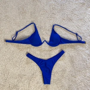 Blå bikini - Jättefin blå bikini från Shein i storlek M med en bygel. Aldrig använd💕