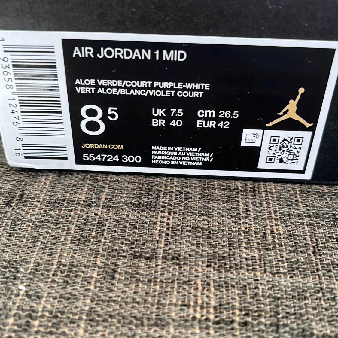 Jordan 1 mid hulk - 1