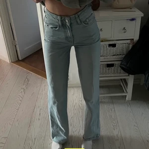 Ljus blåa jeans  - Ljus blåa jeans kommer från lager 157 jätte fina säljer för dem aldrig kommer till användning mer