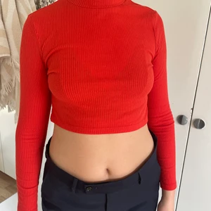Crop top - Tröja i en fin röd färg, storlek xs❤️