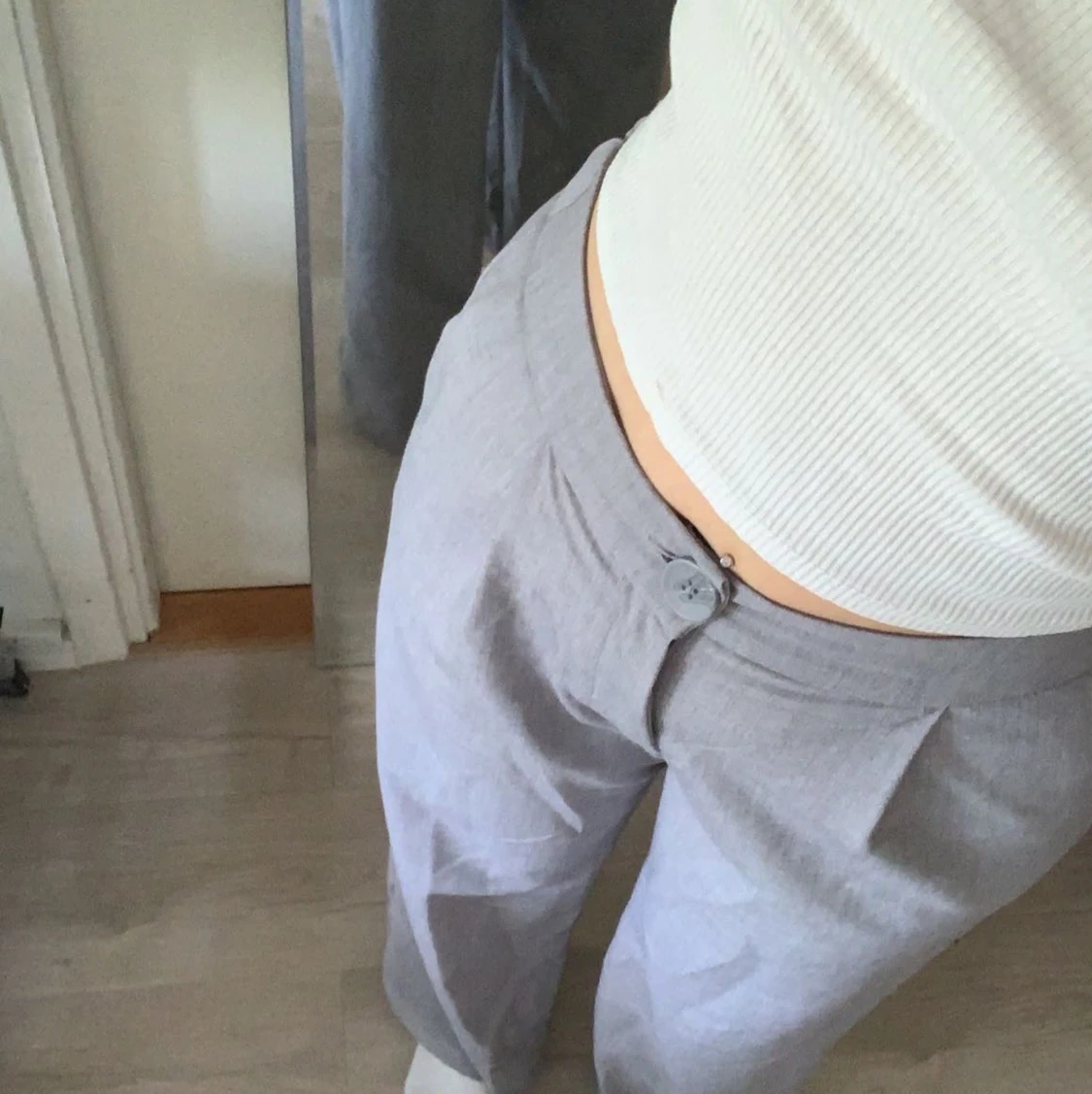 Gråa kostymbyxor 