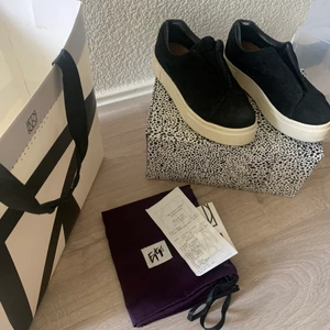 Eytys st 39 - Använda ett fåtal gånger, bra skicka kan behövas torkas av! Kartong, påse, kvitto  från inköp finns. Skriv gärna vid frågor och om pris 🌟