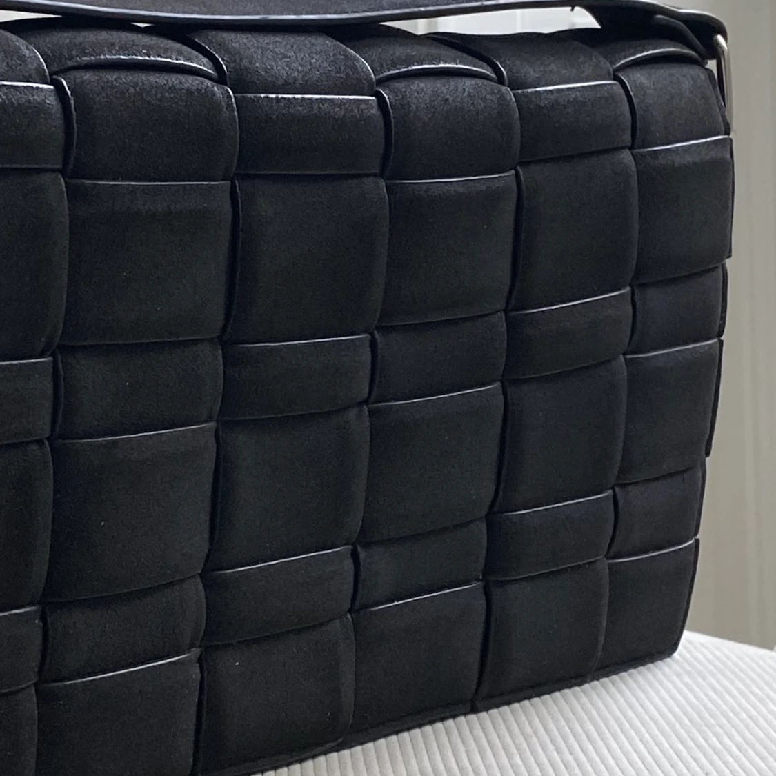 Svart väska i mockaimitation - 91