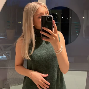 Zara tröja - Aldrig kommit till användning tyvärr, inte riktigt min färg💕 Nypris: 299kr Skriv till mig för fler frågor