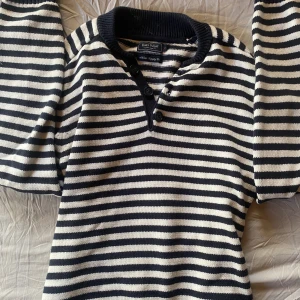 Stickad tröja  - Fin stickad tröja i storlek S som inte kommer till användning! Inga skador eller defekter!💓