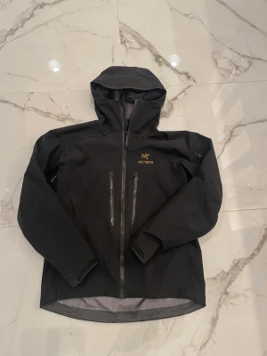 Arcteryx alpha sv 24k gold - Helt syk jakka