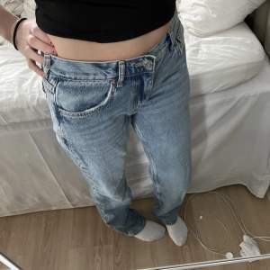 Low waist jeans i blått från Gina , precis samma modell som de gråa jag har lagt upp
