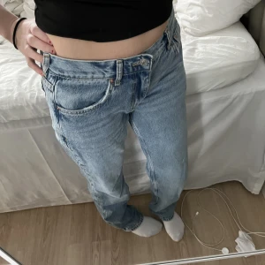 Low waist jeans - Low waist jeans i blått från Gina , precis samma modell som de gråa jag har lagt upp