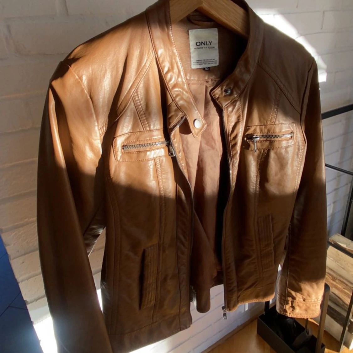 Brun skinnjacka  - 90