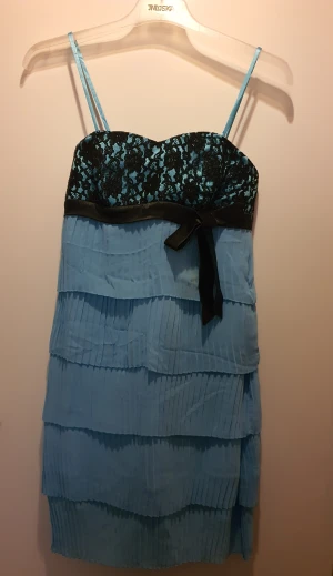 Festklänning  - Festklänning som ser som nya, används ett/två gånger bara 