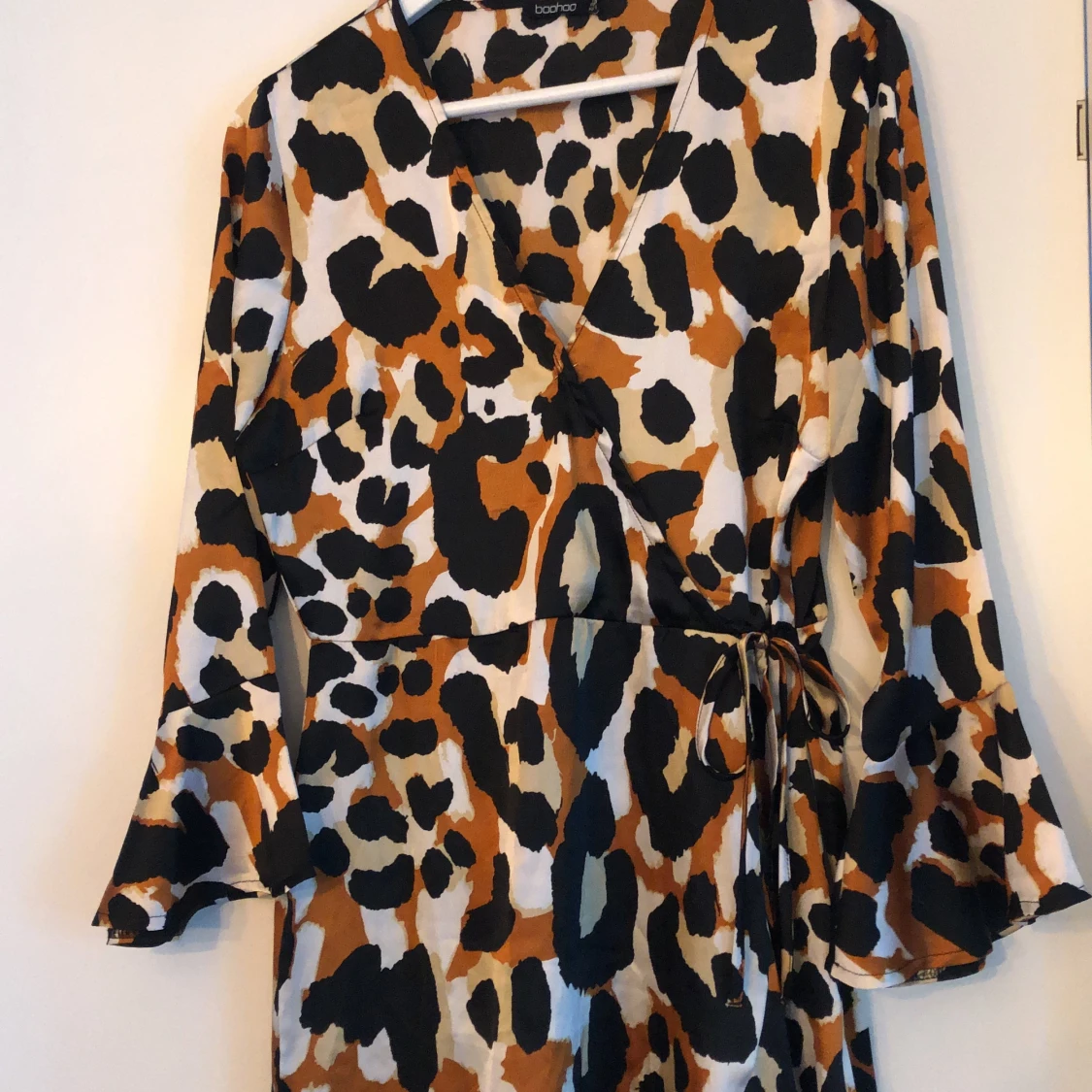 Satinklänning i mönster  - 90