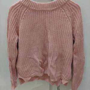 En jätte fin rosa stickad tröja från H&M. Den är knappt använd.  80kr+frakt