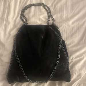 Väska  - Jätte fin liknade Stella McCartney väska! 🫶