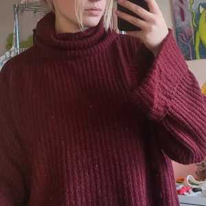 Röd polotröja  - Röd ribbstickad polotröja från Gina Tricot!❣️ Fint skick 