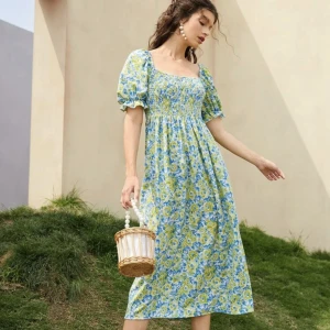 Shein klänning - Blå/grön klänning från Shein. Aldrig använd. Storlek S. Köpt för 150 kr.