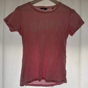Gant T-shirt, rosa, nypris 400kr