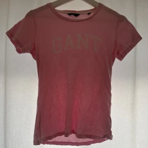 T-shirt från gant  - Gant T-shirt, rosa, nypris 400kr