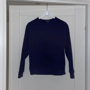 Ralph Lauren Tröja - Ralph Lauren tröja i storlek 14-16 (sitter som xs). Tröjan är i väldigt bra skick.
