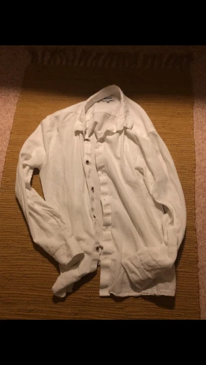 Weekday skjorta linne  - Skickar fler bilder i chatten 