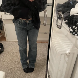 Raka jeans - Raka jeans från zara, lite långa på mig som är 163💙 Aldrig använda