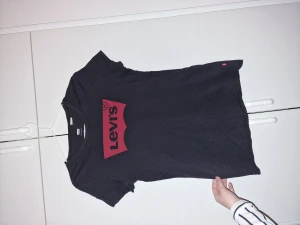 Levis tröja - Super fin, aldrig använd. Passar även s